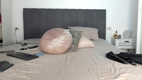 AstrideVonTeese online show from 03/03/25, 08:32