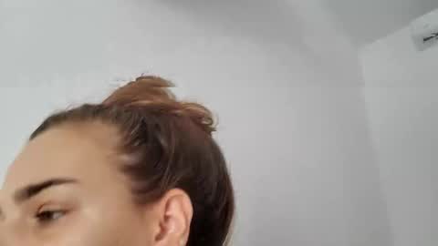 AstrideVonTeese online show from 09/22/25, 10:39