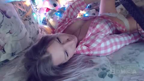 Snapshot of _mimmi chatting on 02/04/26, 11:09 Can you guess online show from 02/04/26, 11:09