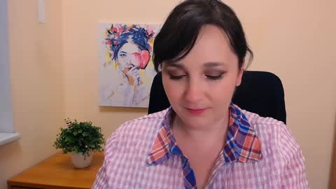 Snapshot of _miranda_sun chatting on 02/06/25, 01:32 Miranda online show from 02/06/25, 01:32