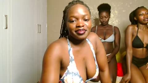 Snapshot of _mirandah chatting on 11/17/25, 03:40 Mirandah online show from 11/17/25, 03:40