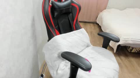 Snapshot of _miss_nikki_ chatting on 12/10/24, 11:43 Nikalina online show from 12/10/24, 11:43