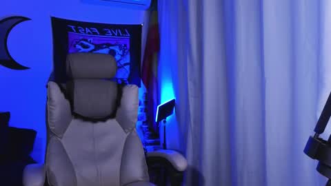 Snapshot of _misseva_ chatting on 12/21/24, 01:15 Miss Eva. if anyone in NYK to fuck here is sissy sn - online show from 12/21/24, 01:15