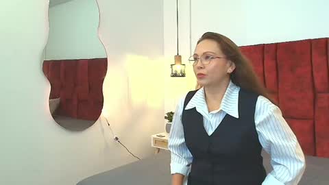 _monaliza_ online show from 06/06/26, 12:10