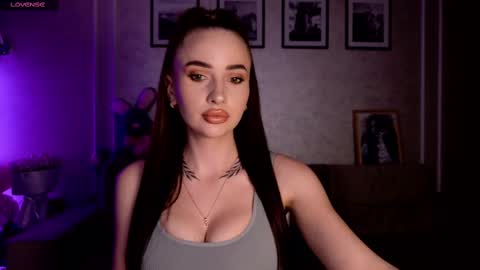 Snapshot of _moon_girl_18 chatting on 03/11/25, 04:51 Nikol online show from 03/11/25, 04:51