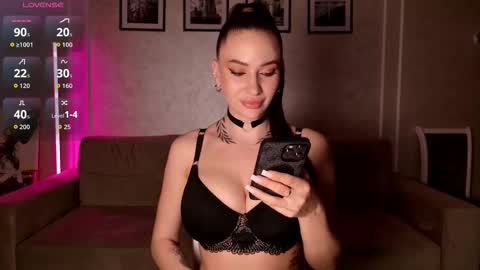 Snapshot of _moon_girl_18 chatting on 03/03/26, 05:19 Nikol online show from 03/03/26, 05:19