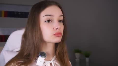 Snapshot of _moonlit_melody_ chatting on 03/13/26, 06:14 Margo online show from 03/13/26, 06:14