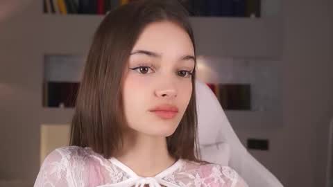 Snapshot of _moonlit_melody_ chatting on 03/18/26, 07:17 Margo online show from 03/18/26, 07:17