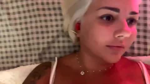 Snapshot of _morpho_ chatting on 01/10/25, 10:39 Francine Aisi Morpho - a genus of blue butterflies. online show from 01/10/25, 10:39