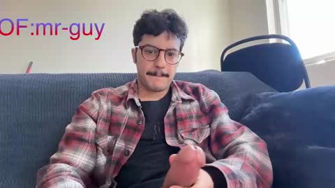 Snapshot of _mrguy_ chatting on 10/16/25, 06:42 _mrguy_ online show from 10/16/25, 06:42