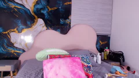 Luna online show from 05/12/26, 03:03