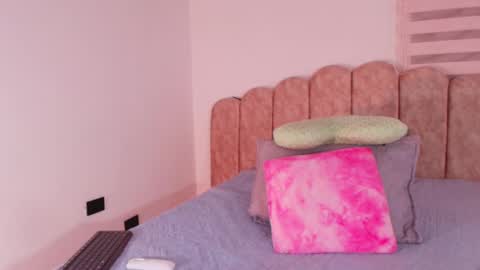 Luna online show from 06/06/26, 03:11