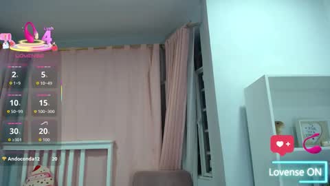 nahomi  online show from 11/28/25, 11:29