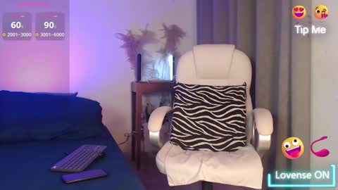 Snapshot of _naia_ross1 chatting on 11/08/25, 08:40 Naia Ross online show from 11/08/25, 08:40