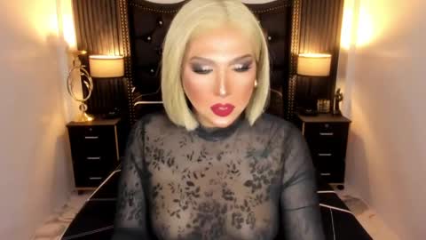 _natashacooper_ online show from 04/15/26, 06:15