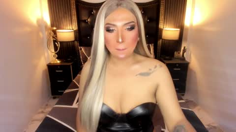 _natashacooper_ online show from 04/24/26, 08:28