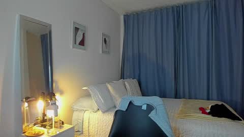 independent model natha online show from 12/14/24, 12:22