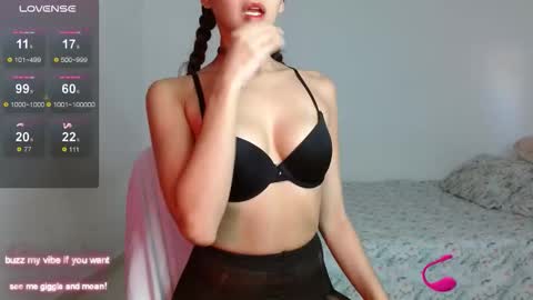 Snapshot of _nayade_ chatting on 02/25/26, 10:08 _nayade_ online show from 02/25/26, 10:08