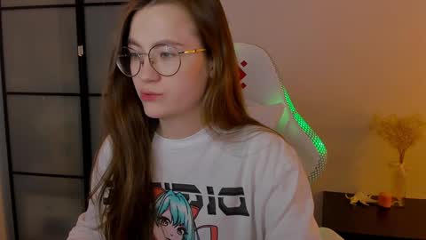 Snapshot of _nemalkovamia chatting on 12/04/24, 04:32 Mia with a big heart online show from 12/04/24, 04:32
