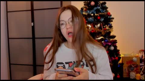 Snapshot of _nemalkovamia chatting on 12/31/24, 05:11 Mia with a big heart online show from 12/31/24, 05:11