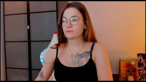 Snapshot of _nemalkovamia chatting on 01/06/25, 04:15 Mia with a big heart online show from 01/06/25, 04:15
