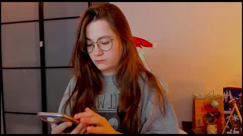 Snapshot of _nemalkovamia chatting on 01/12/25, 03:07 Mia with a big heart online show from 01/12/25, 03:07