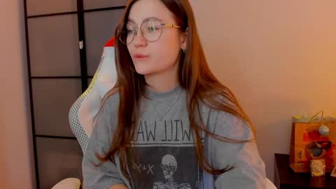 Snapshot of _nemalkovamia chatting on 01/12/25, 06:17 Mia with a big heart online show from 01/12/25, 06:17