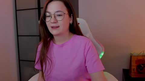 Snapshot of _nemalkovamia chatting on 02/07/25, 03:45 Mia with a big heart online show from 02/07/25, 03:45