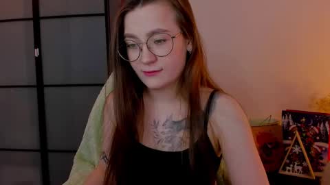 Snapshot of _nemalkovamia chatting on 02/12/25, 03:51 Mia with a big heart online show from 02/12/25, 03:51