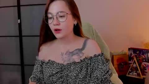 Snapshot of _nemalkovamia chatting on 02/13/25, 06:09 Mia with a big heart online show from 02/13/25, 06:09