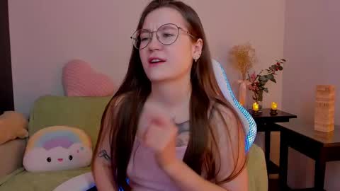 Snapshot of _nemalkovamia chatting on 02/19/25, 03:28 Mia with a big heart online show from 02/19/25, 03:28