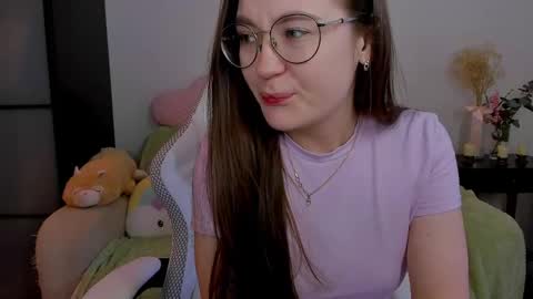 Snapshot of _nemalkovamia chatting on 02/26/25, 06:15 Mia with a big heart online show from 02/26/25, 06:15