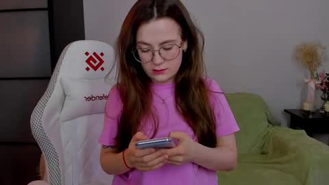 Snapshot of _nemalkovamia chatting on 03/02/25, 03:56 Mia with a big heart online show from 03/02/25, 03:56
