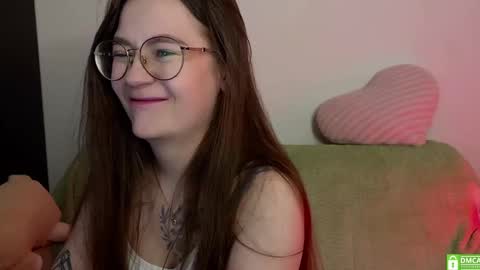 Snapshot of _nemalkovamia chatting on 03/11/25, 03:16 Mia with a big heart online show from 03/11/25, 03:16