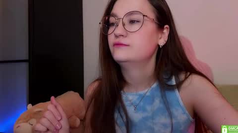Snapshot of _nemalkovamia chatting on 03/12/25, 03:35 Mia with a big heart online show from 03/12/25, 03:35