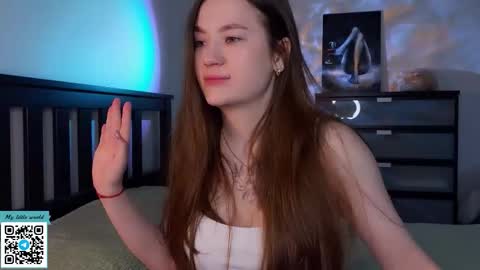 Snapshot of _nemalkovamia chatting on 10/02/25, 11:39 Mia with a big heart online show from 10/02/25, 11:39