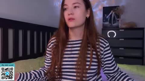 Snapshot of _nemalkovamia chatting on 10/14/25, 12:44 Mia with a big heart online show from 10/14/25, 12:44