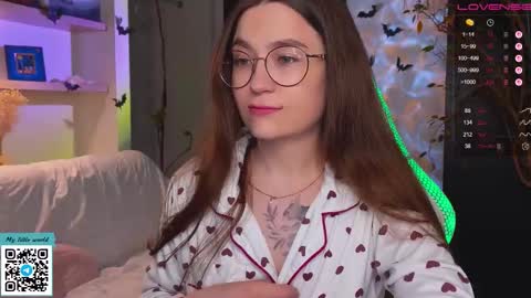 Mia with a big heart  online show from 10/28/25, 12:09