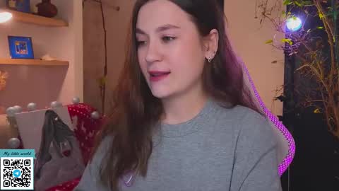 Mia with a big heart  online show from 12/17/25, 03:34