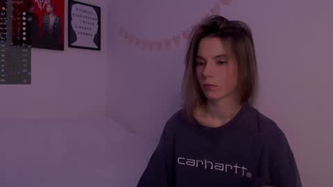 Snapshot of _ni_kiss chatting on 12/17/24, 12:56 Nika online show from 12/17/24, 12:56