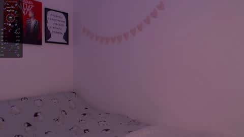 Snapshot of _ni_kiss chatting on 12/19/24, 11:14 Nika online show from 12/19/24, 11:14