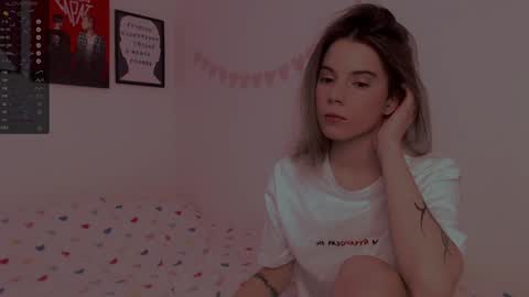 Snapshot of _ni_kiss chatting on 01/12/25, 11:50 Nika online show from 01/12/25, 11:50