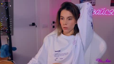 Snapshot of _ni_kiss chatting on 09/18/25, 08:44 Nika online show from 09/18/25, 08:44