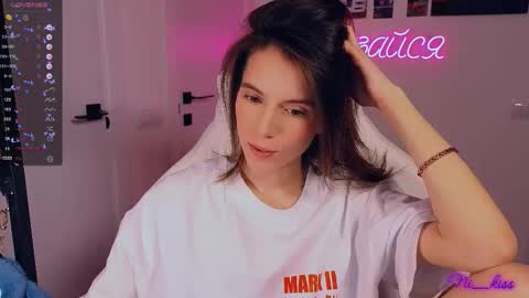 Snapshot of _ni_kiss chatting on 11/19/25, 01:33 Nika online show from 11/19/25, 01:33