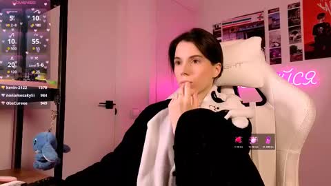 Snapshot of _ni_kiss chatting on 02/20/26, 04:18 Nika online show from 02/20/26, 04:18