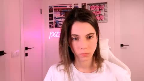 Snapshot of _ni_kiss chatting on 03/23/26, 06:12 Nika online show from 03/23/26, 06:12