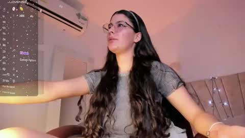 Niah  You can call me Ni or cutie haha online show from 12/15/24, 08:58