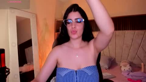 Niah  You can call me Ni or cutie haha online show from 11/13/25, 09:36