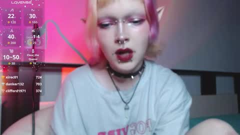 Snapshot of _nicole_meow_ chatting on 11/27/25, 03:08 Nicole online show from 11/27/25, 03:08