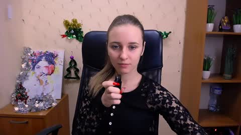 Snapshot of _nicole_new chatting on 12/21/24, 12:16 Nica online show from 12/21/24, 12:16